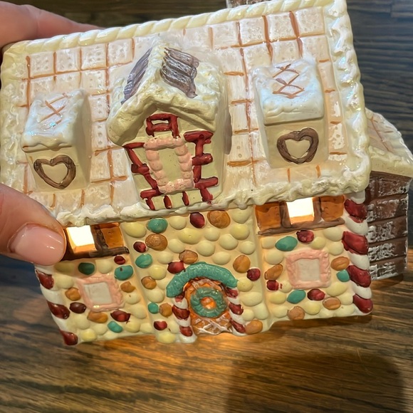 Holiday gingerbread house and ginger bread cookies 3 new from a pallet Christmas - Picture 1 of 12